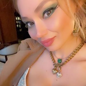 Meet your Posher, Brenda